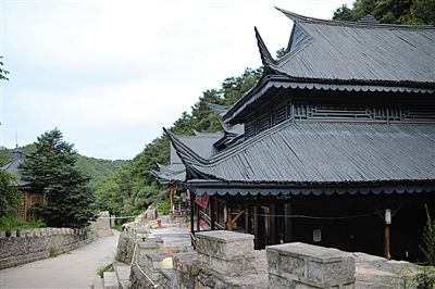 　7月9日，密云水庫附近隸屬于某單位的栗林度假山莊，建筑風(fēng)格古色古香