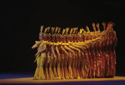 在歡迎晚宴上，上演經(jīng)典節(jié)目千手觀音。新華社發(fā)