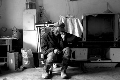 今年73歲的錢智遠(yuǎn)說起女兒錢仁鳳不禁老淚縱橫。