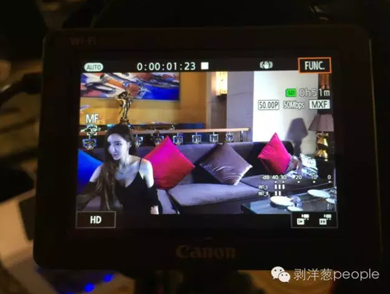 直播中的王瑞兒。攝影：于亞妮