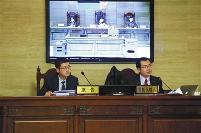 “小黃車”的商標(biāo)所有人“數(shù)人公司”代理律師稱，“ofo小黃車”侵犯了“小黃車”的注冊(cè)商標(biāo)。