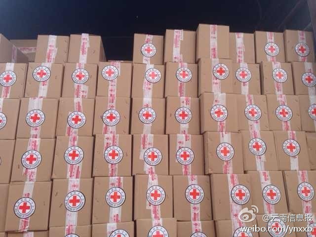 “切糕王子”阿迪力帶著他1萬(wàn)斤的切糕自長(zhǎng)沙抵達(dá)了龍頭山鎮(zhèn)。