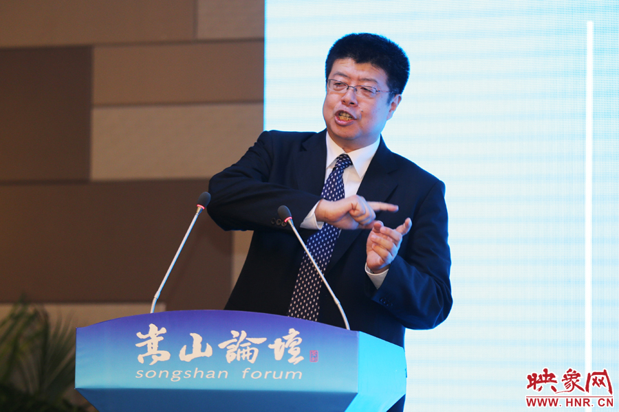 北京大學(xué)文化資源研究中心主任張頤武演講。