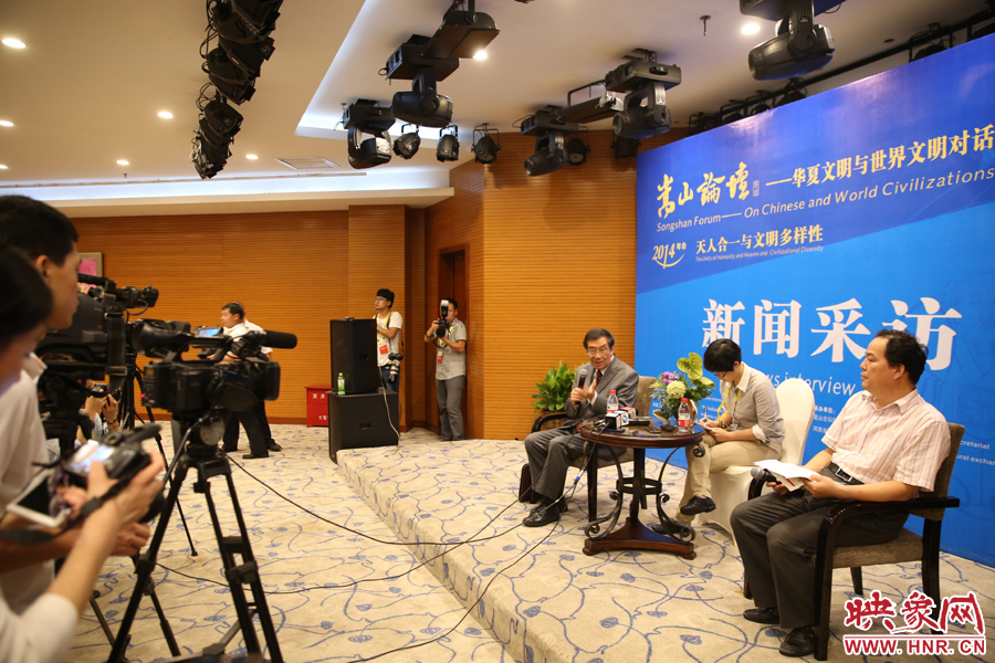 嵩山論壇新聞采訪現(xiàn)場(chǎng)。