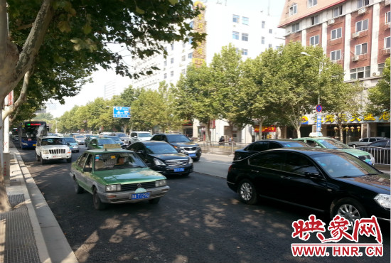 “無車日”仍有許多私家車主選擇開車上路。