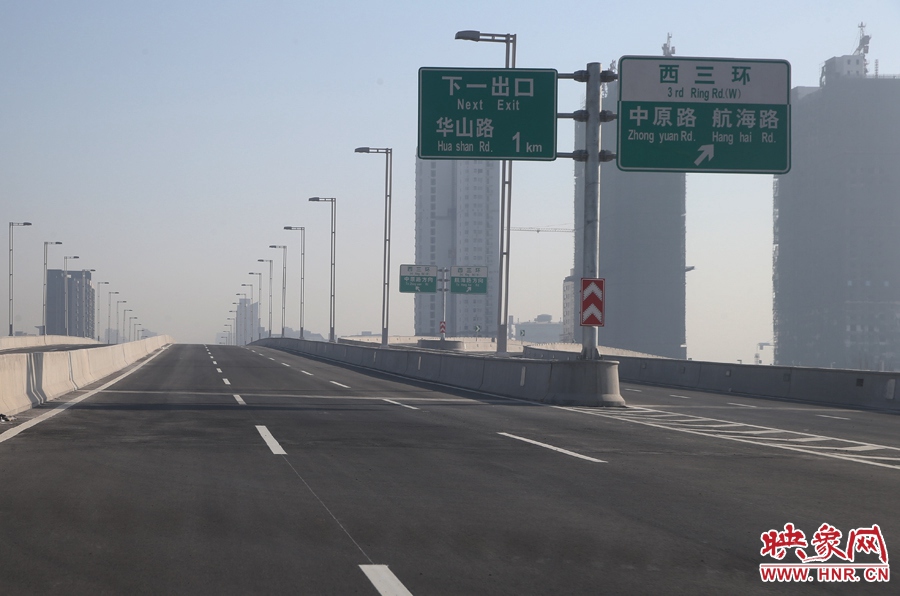 華山路方向與西三環(huán)出口。