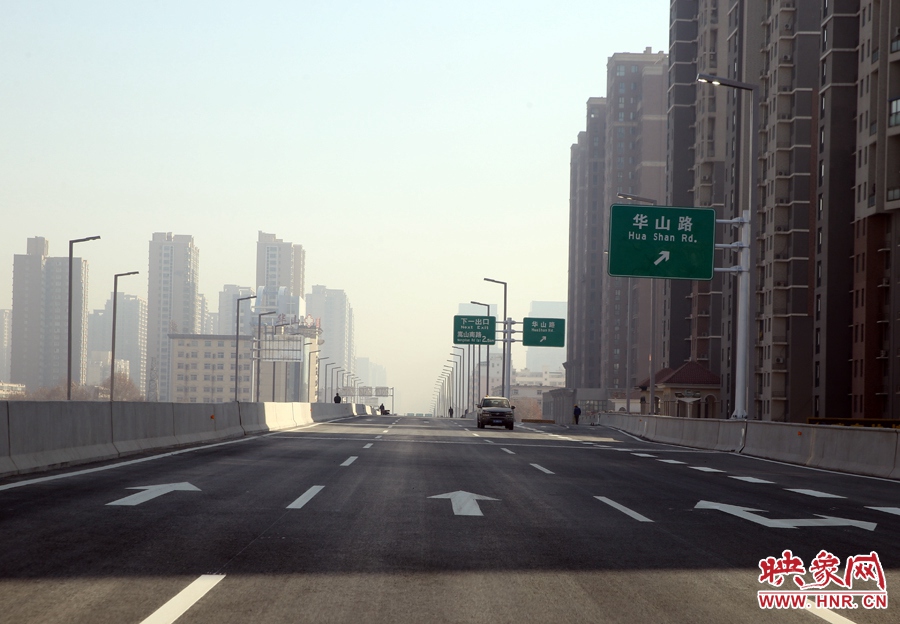 嵩山南路方向，華山路出口。