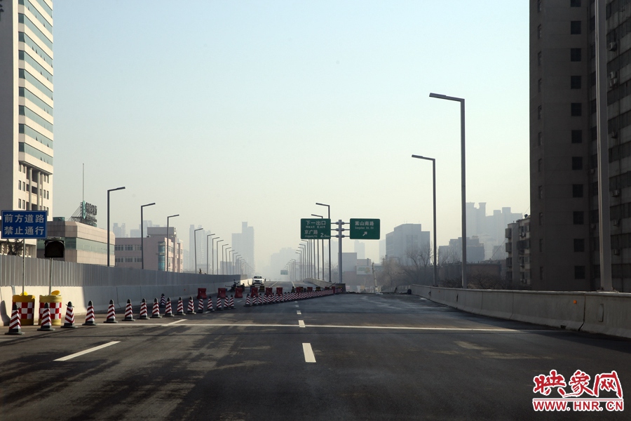 嵩山南路出口，由西向東至嵩山南路出口向東暫未開通。
