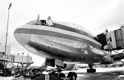 2011年4月5日，美國航空公司為洛杉磯至上海首條直飛航線的開通舉行剪彩儀式。目前，美國航空、美國聯(lián)合航空和達美航空已經(jīng)向中國提交了飛行計劃。