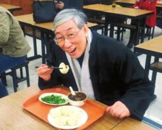 吳頌今到慶豐包子鋪找靈感。