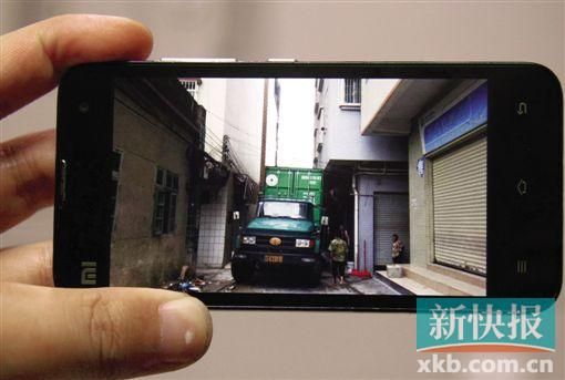 吳師傅的貨車被迫停留在現(xiàn)場幾天。