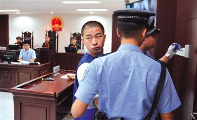 宣判后，馬凱被帶出法庭時，沖著旁聽席上的姐姐喊道：“照顧好媽”。