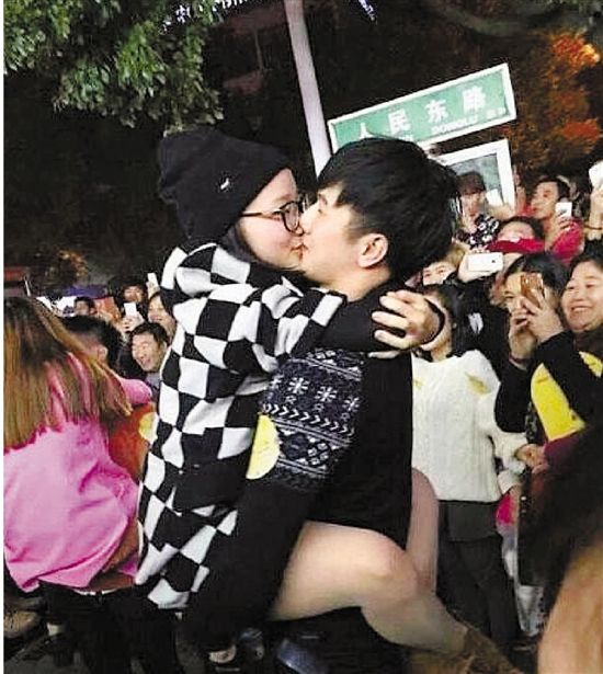 雖只是縣城的比賽，但水準著實不低，居然有選手采用考拉式。