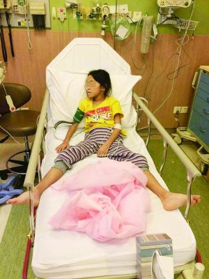 病危的8歲中國(guó)女孩菲比。