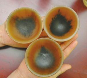 要價(jià)20萬元的犀牛角碗。