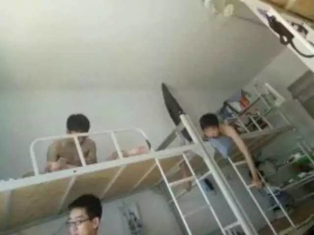 這個(gè)學(xué)校的男生宿舍火了！女同學(xué)都喊著要嫁