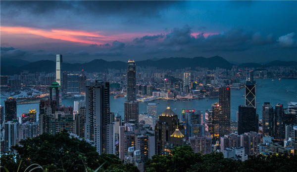 不要溫和地走進那個良夜 因為夜太美！