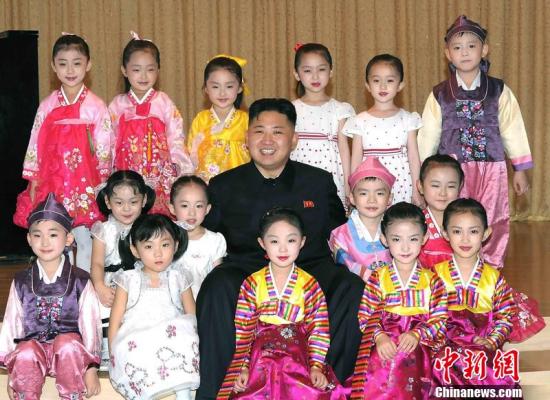 據(jù)朝中社5月30日報道，朝鮮勞動黨第一書記、朝鮮國防委員會第一委員長、朝鮮人民軍最高司令官金正恩在兒