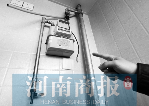 天然氣管裸露，有居民稱安裝好的燃氣灶具一直閑置