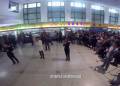 火車站候車大廳紅歌快閃迎國慶！百人互動(dòng)，震撼現(xiàn)場嗨翻天！