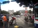 好恐怖的車禍！騎車先到人才到