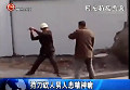 男子當街持刀砍母女 農(nóng)民工持棍勇救