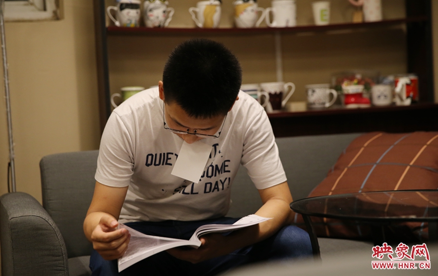 楊栗，22歲，某大學(xué)大三學(xué)生：喜歡這種看書的環(huán)境。