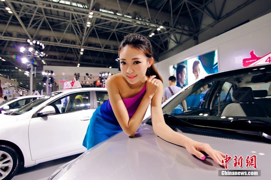 福州國際車展開幕 眾車?！盃幤娑菲G”