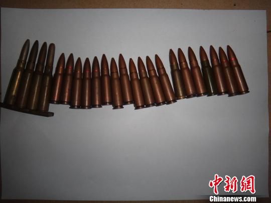 覃某主動上交的23發(fā)子彈?！＄娦馈z